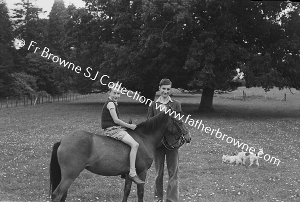 JOHN AND RORY BLAND AND BABY  RICHARD DE STACPOOLE AT RATH HOUSE